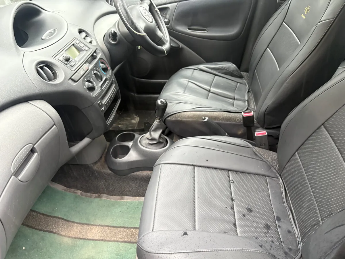 Toyota Yaris 2005 tax&test - Image 4