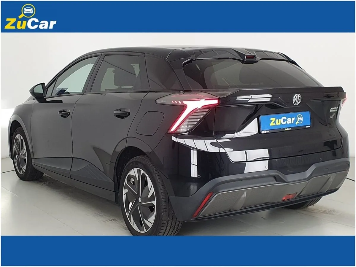 MG MG4 SE 64kwh Auto Long Range - Image 4