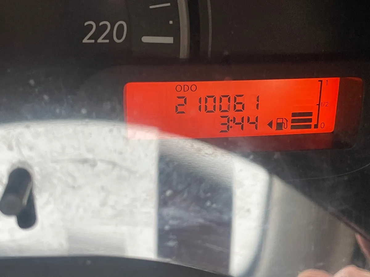 Nissan Micra 2011 - Image 2