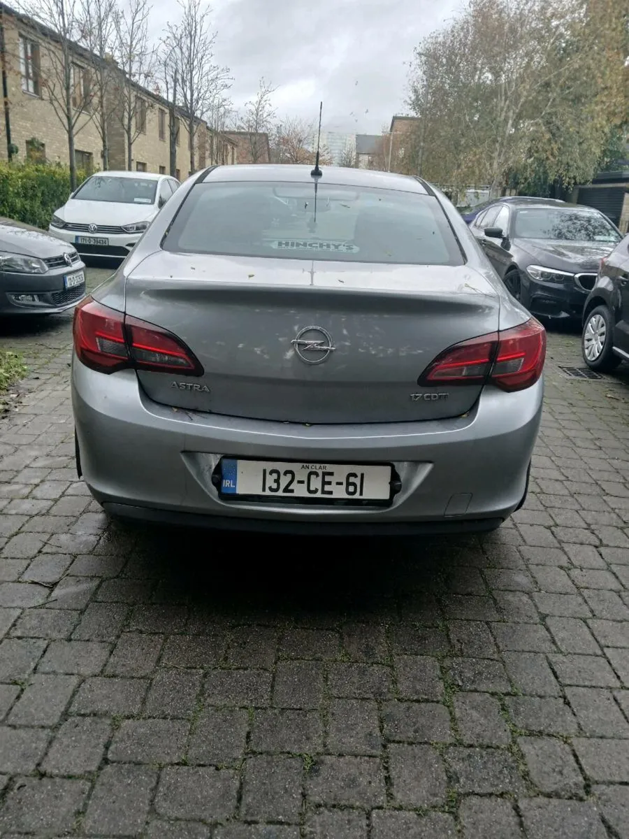 Opel Astra saloon - Image 2