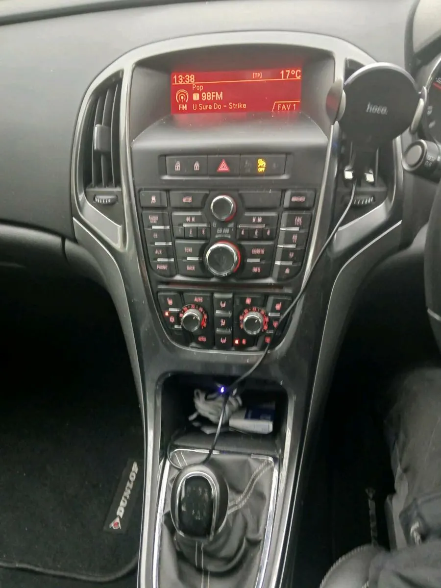 Opel Astra saloon - Image 3