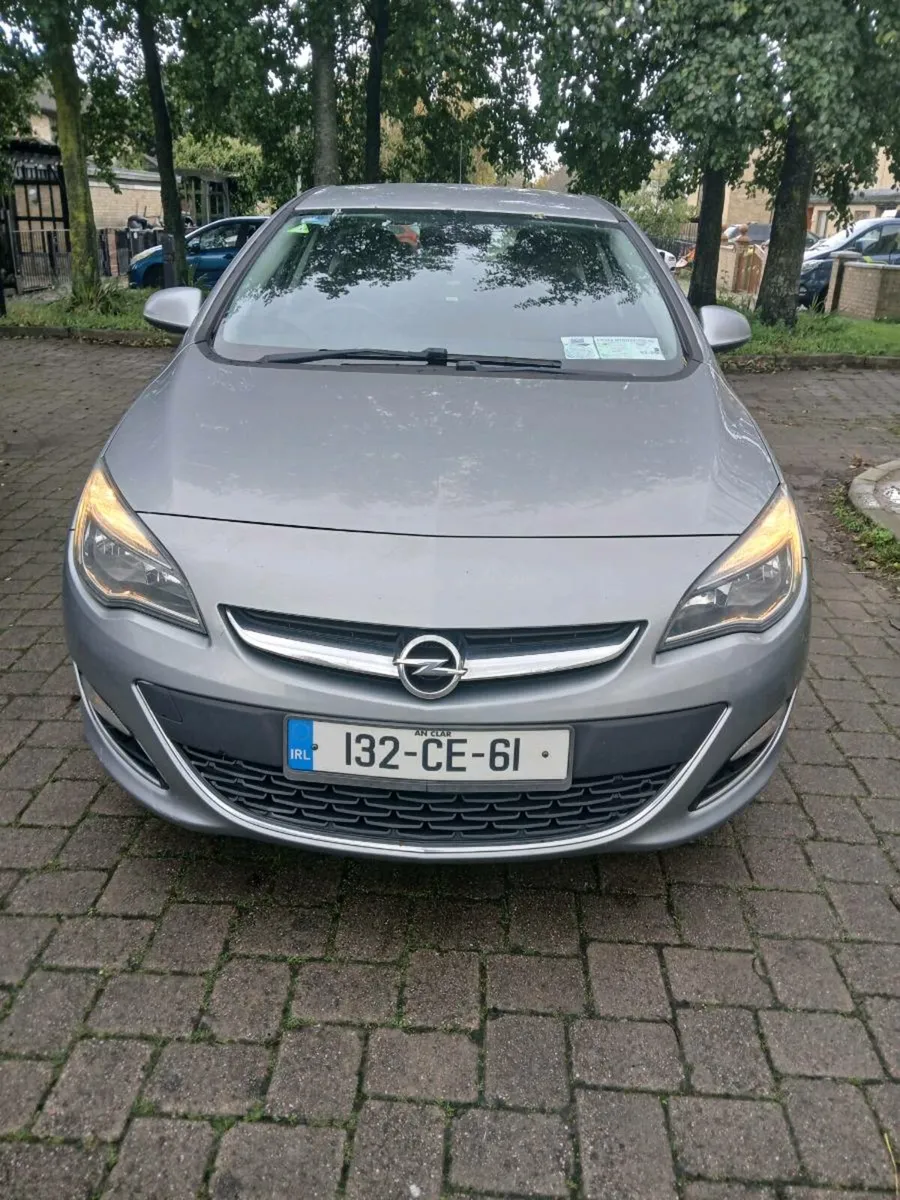 Opel Astra saloon - Image 1