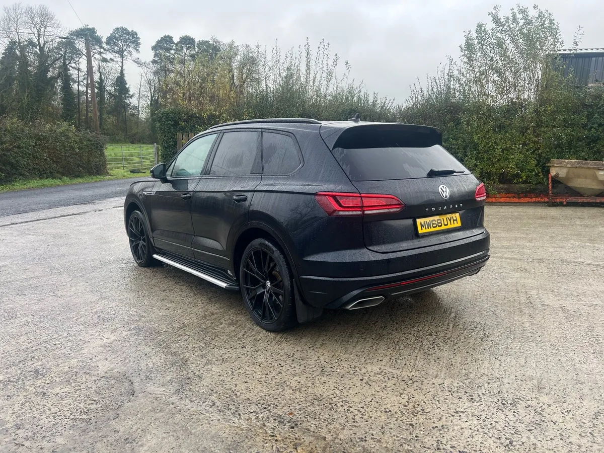 2019 VW Touareg R-Line - Image 4