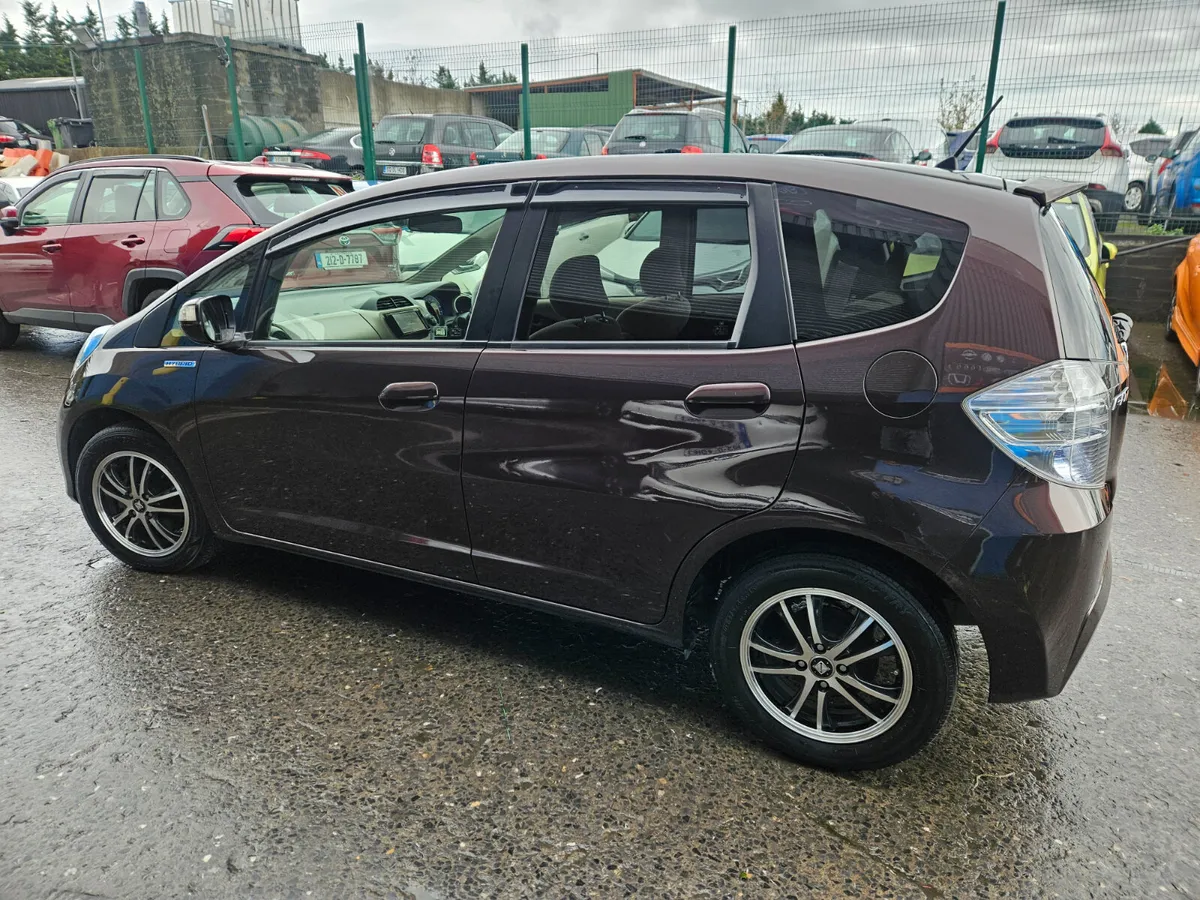2013 Honda Fit Hybrid Automatic - Image 4