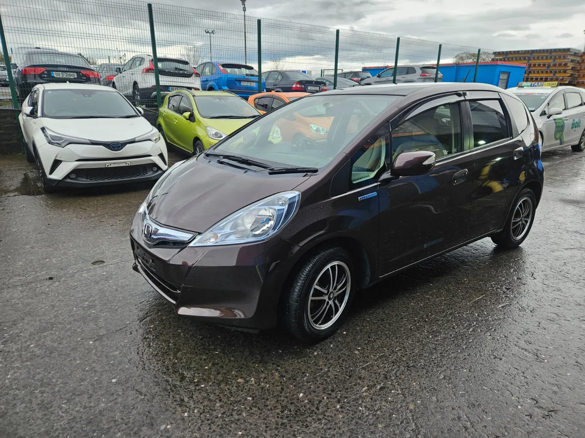 2013 Honda Fit Hybrid Automatic - Image 3