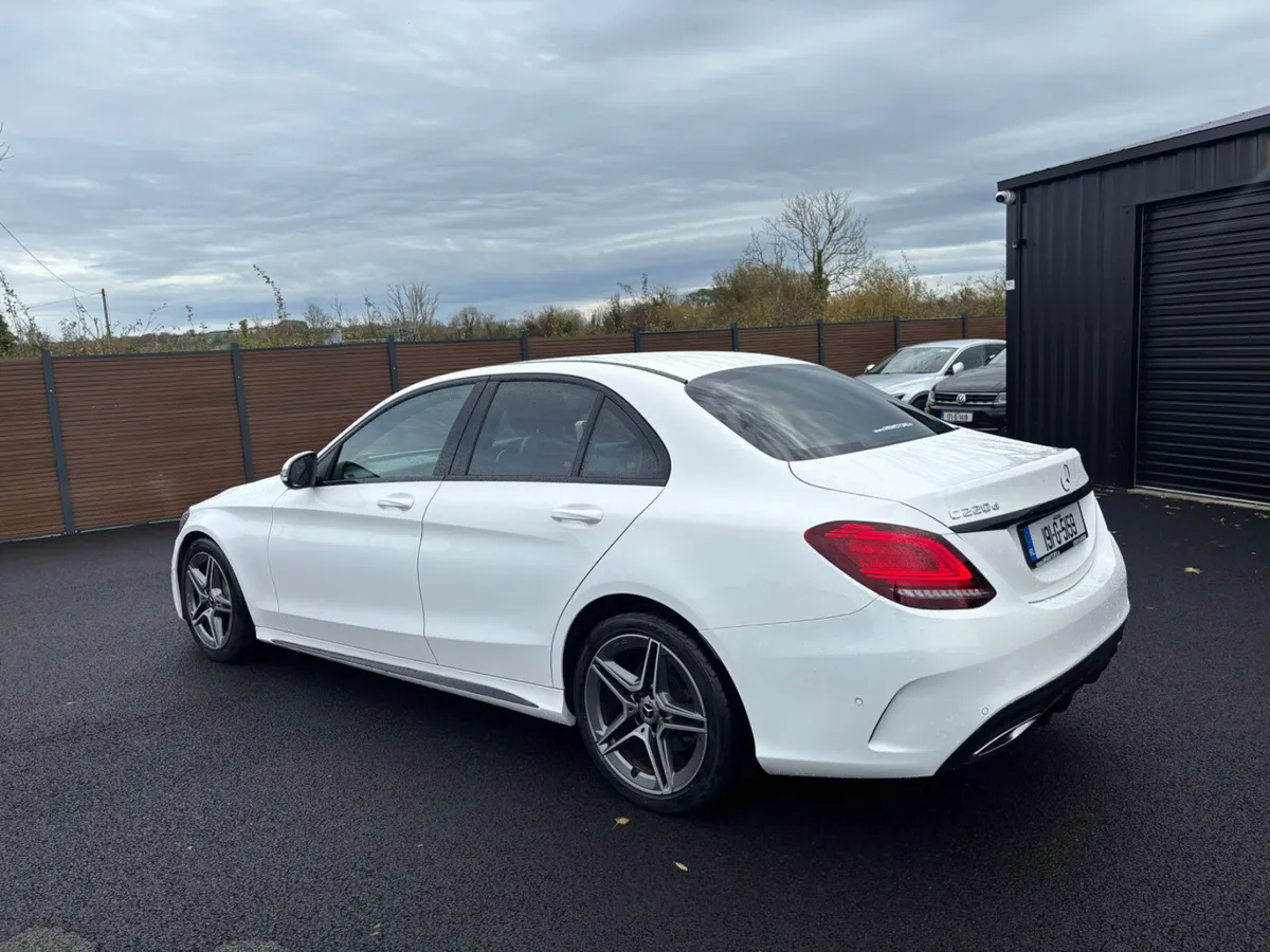 Mercedes-Benz C220d AMG Automatic 2019 - Image 3