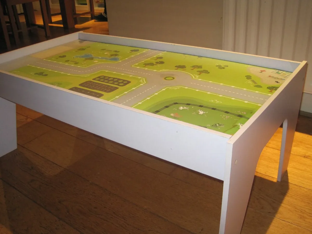 Childs play table. FREE. - Image 1