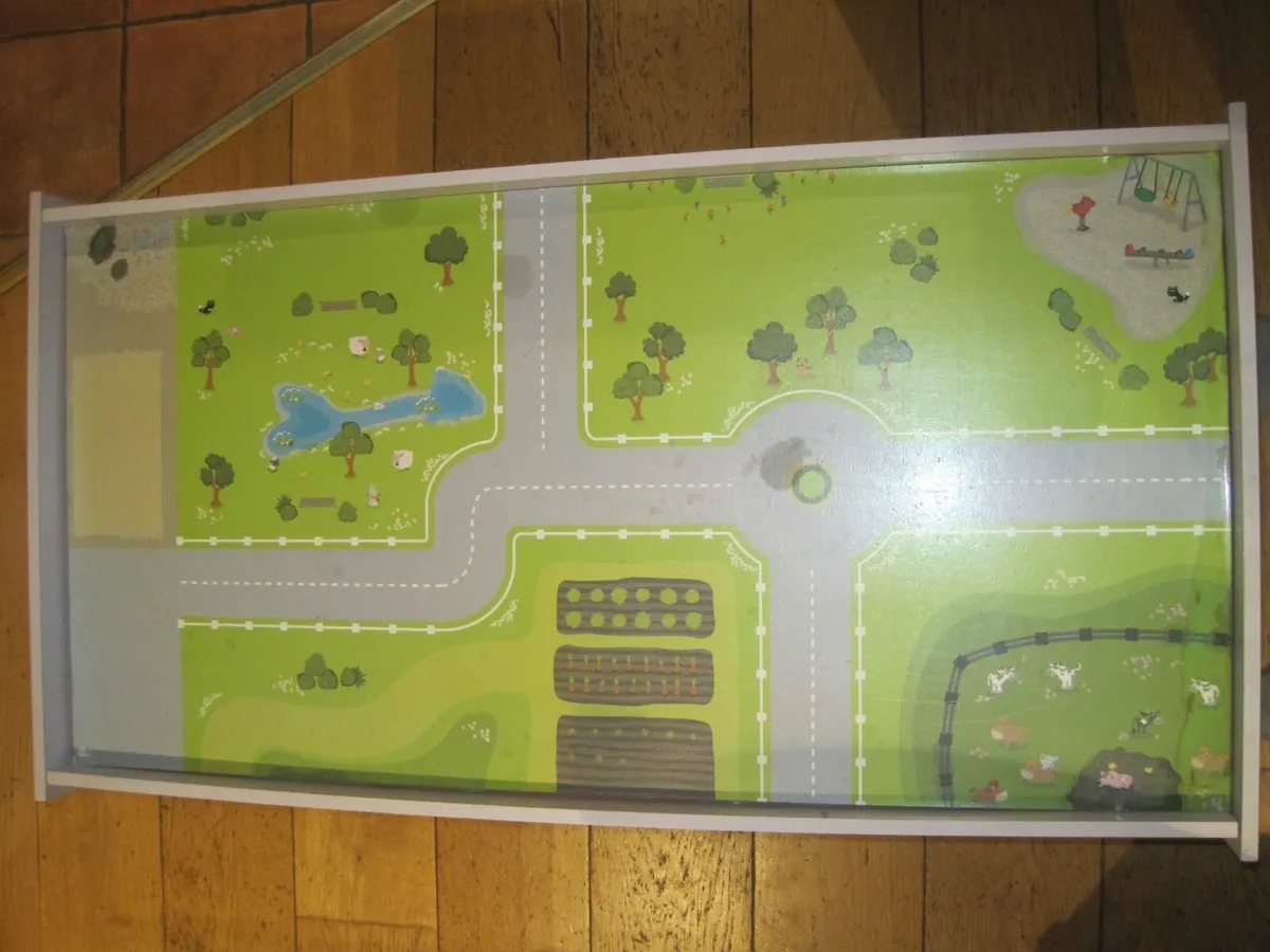 Childs play table. FREE. - Image 2