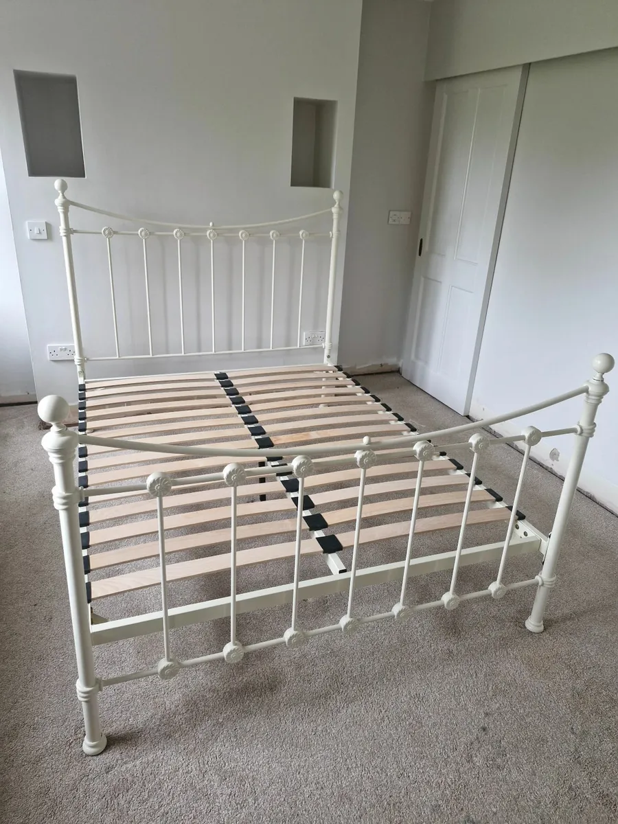Bed frame - Image 1