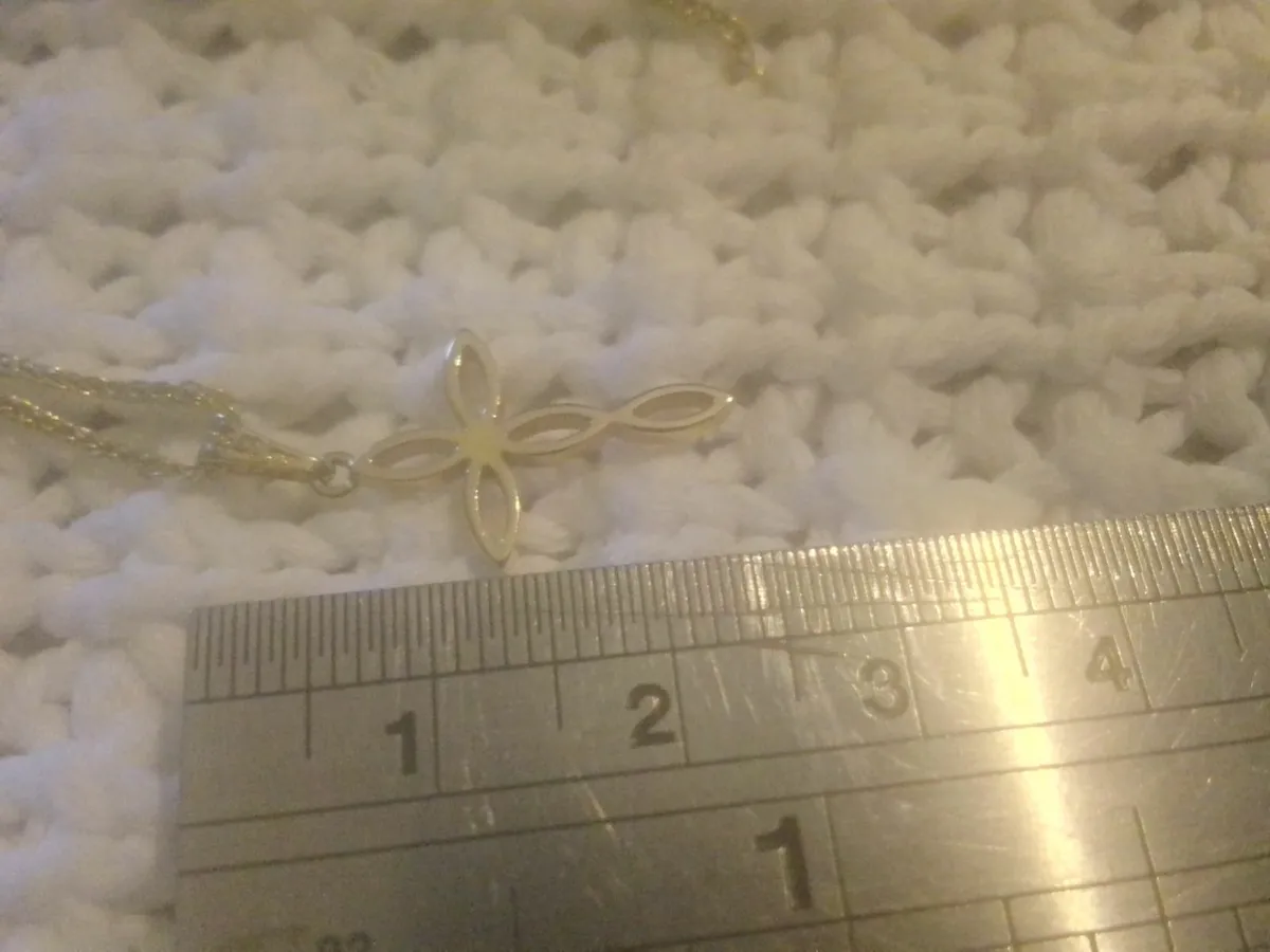 9ct GOLD CROSS & DIAMOND CUT CHAIN 18" NEw - Image 3