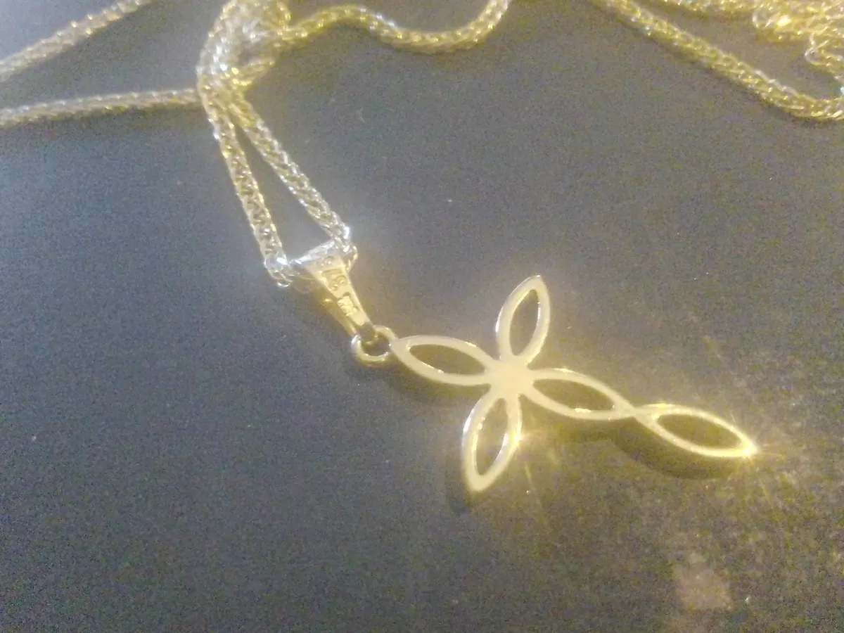 9ct GOLD CROSS & DIAMOND CUT CHAIN 18" NEw - Image 1