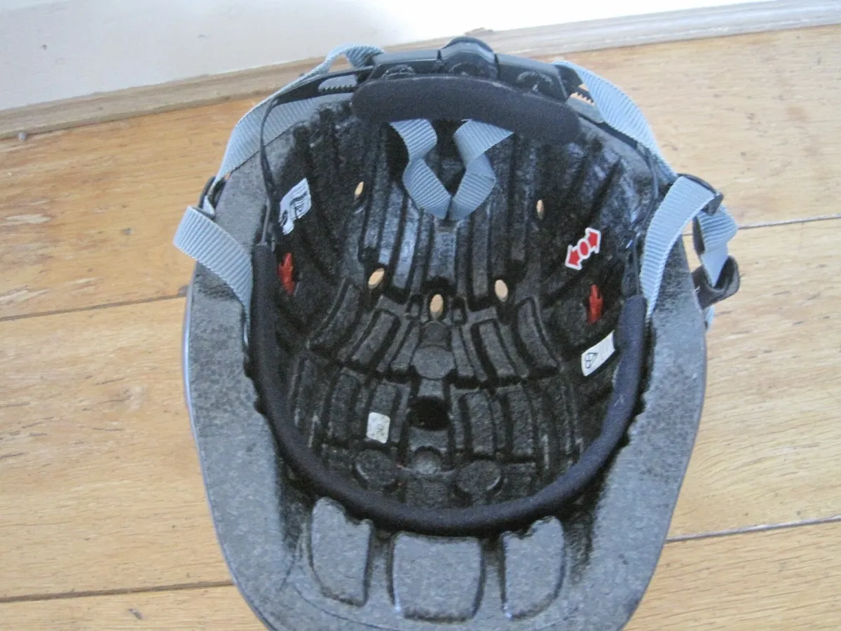 childs equestrian hat, 49cm to 54cm - Image 3