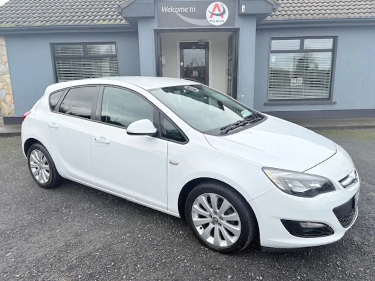 Opel Astra 2014 - Image 2