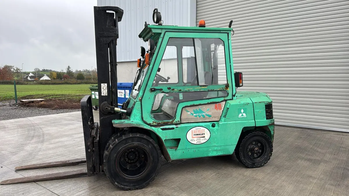 Mitsubishi 4 Tonne Forklift - Image 1