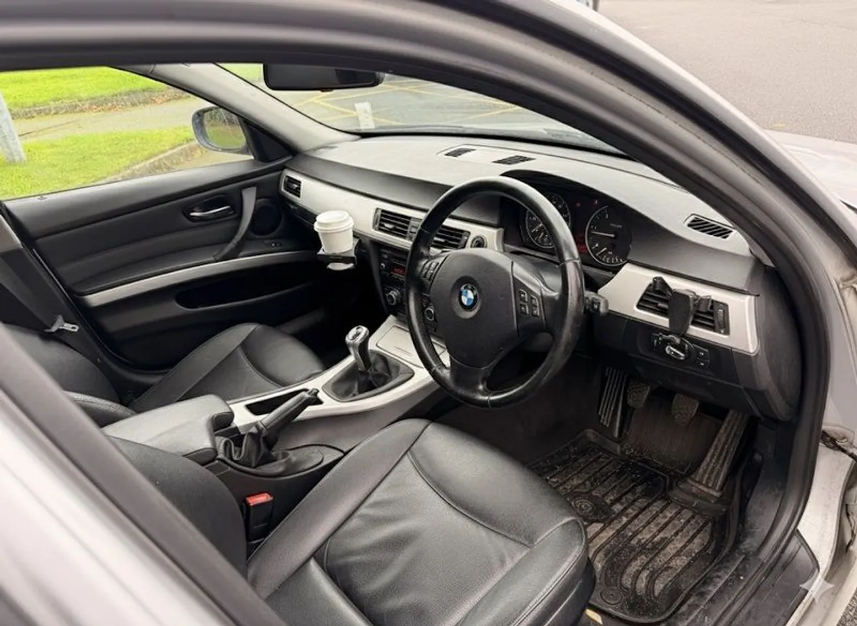 2010 Bmw 320 - Image 2