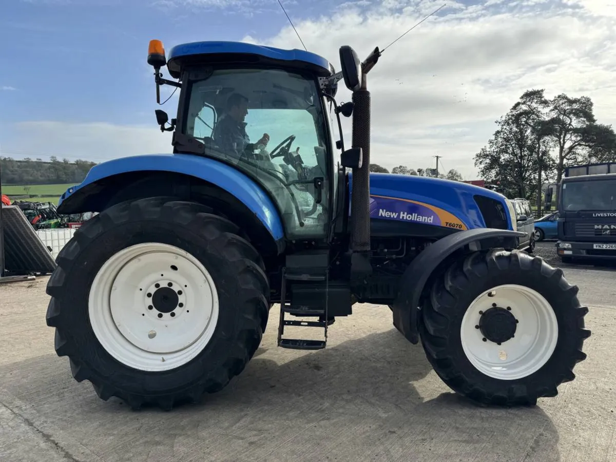 2008 New Holland T6070 - Image 4