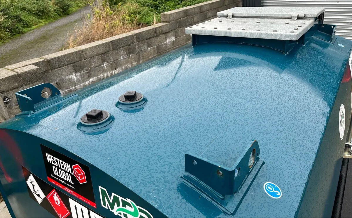 Western Global Fuel Bowser - Image 3