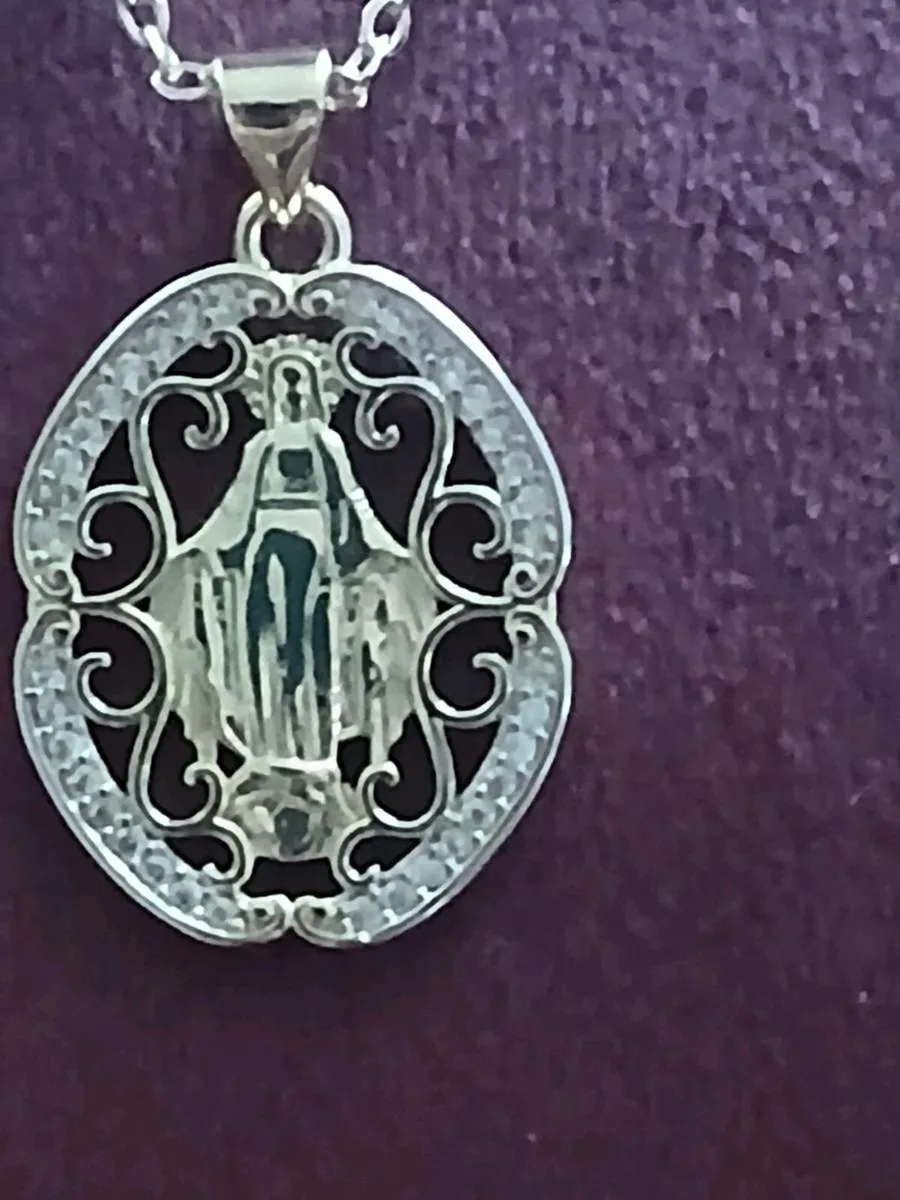 Our lady of Guadalupe pendant&chain 18kgold plated - Image 2