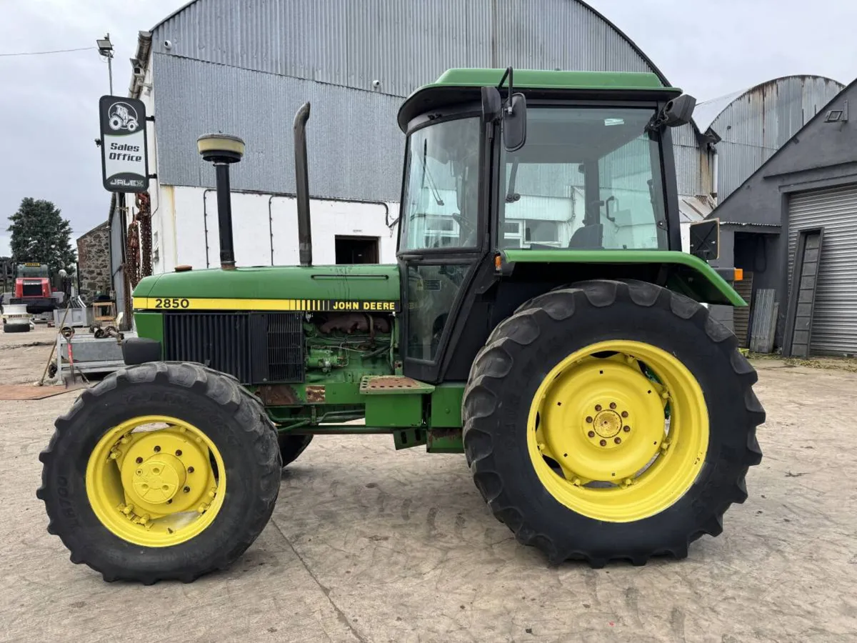 1990 John Deere 2850 - Image 2