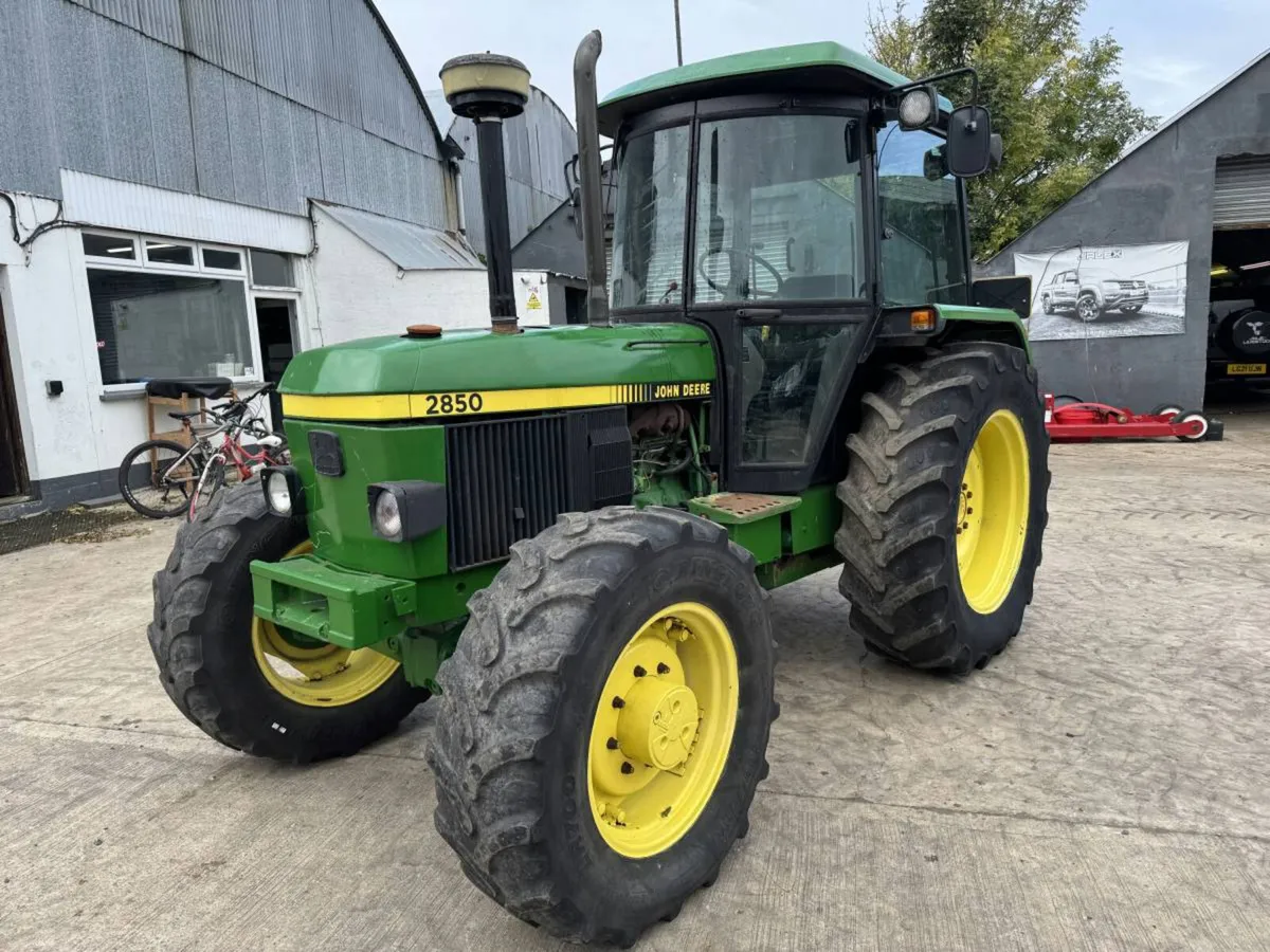 1990 John Deere 2850 - Image 1