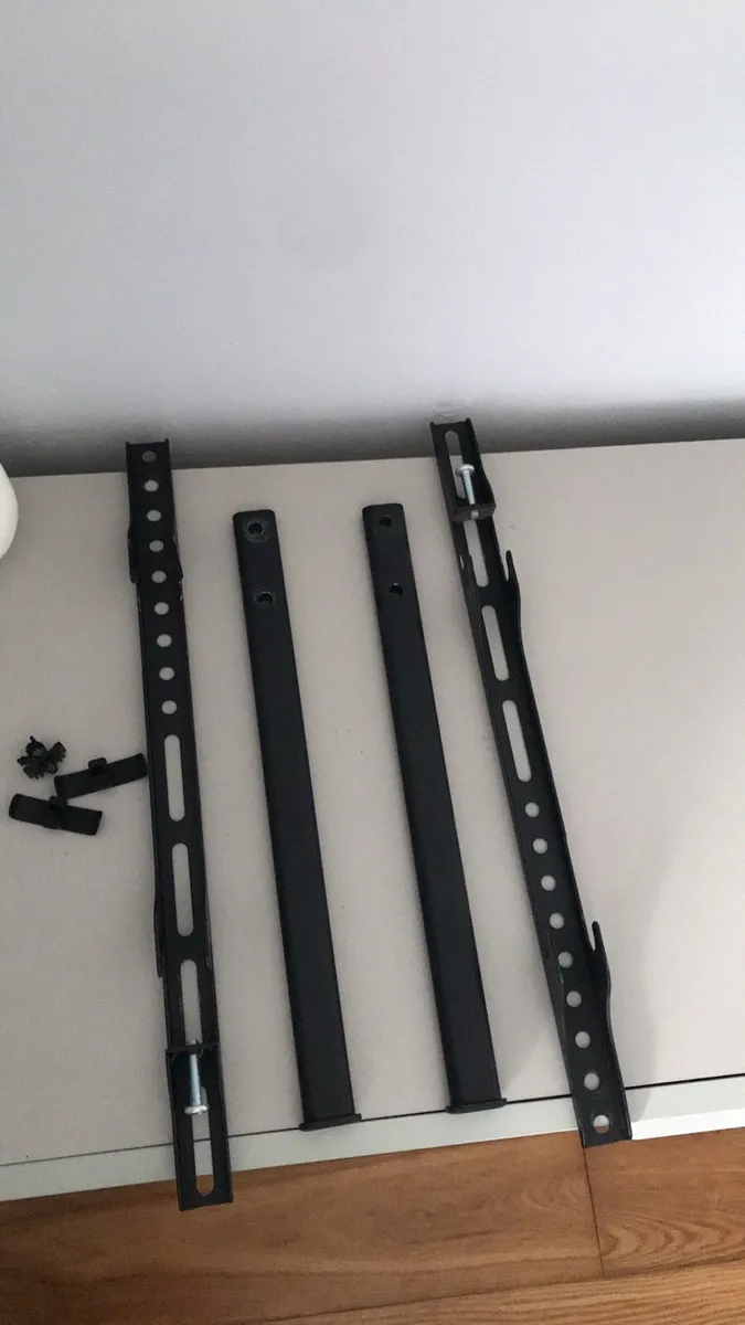 Tv bracket - Image 1