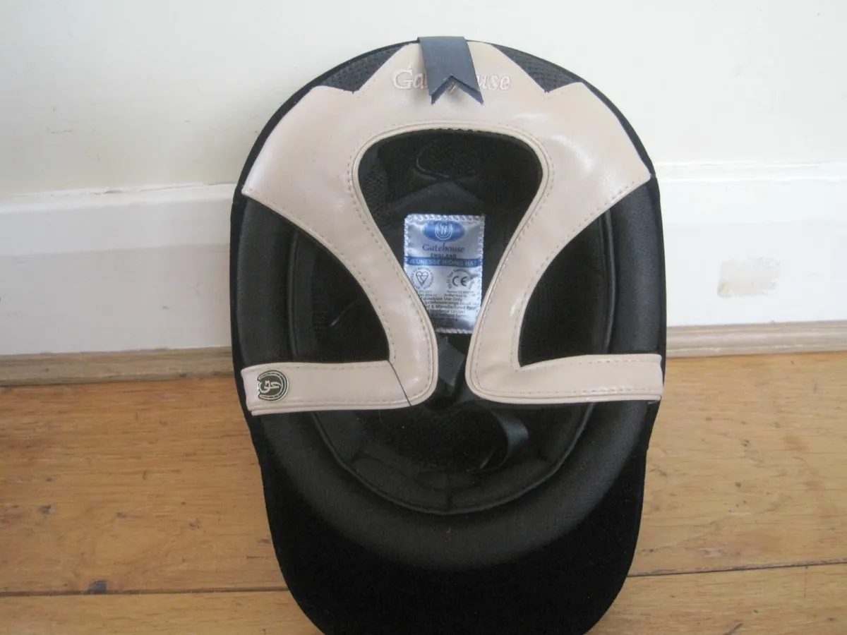 Childs equestrian hard hat, 54cm - Image 2