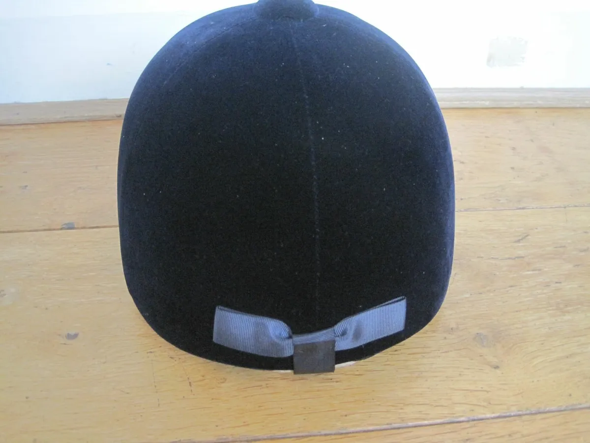 Childs equestrian hard hat, 54cm - Image 3