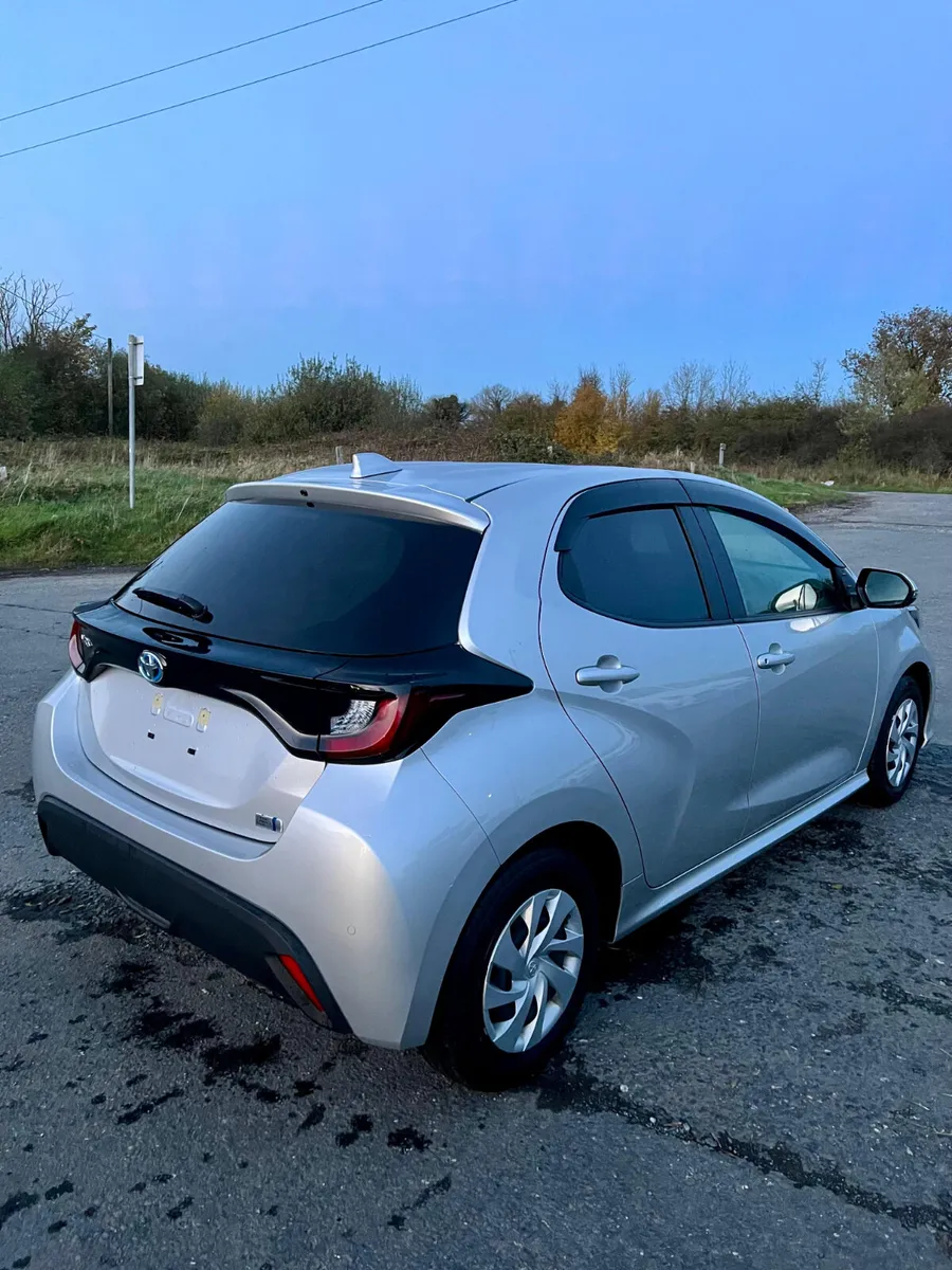 TOYOTA YARIS (2020) 1.5L PETROL HYBRID AUTOMATIC - Image 4
