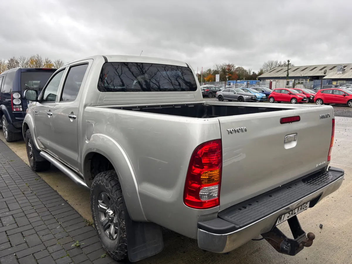 08 Hilux 3.0 d4d Manual Drive home V clean - Image 4