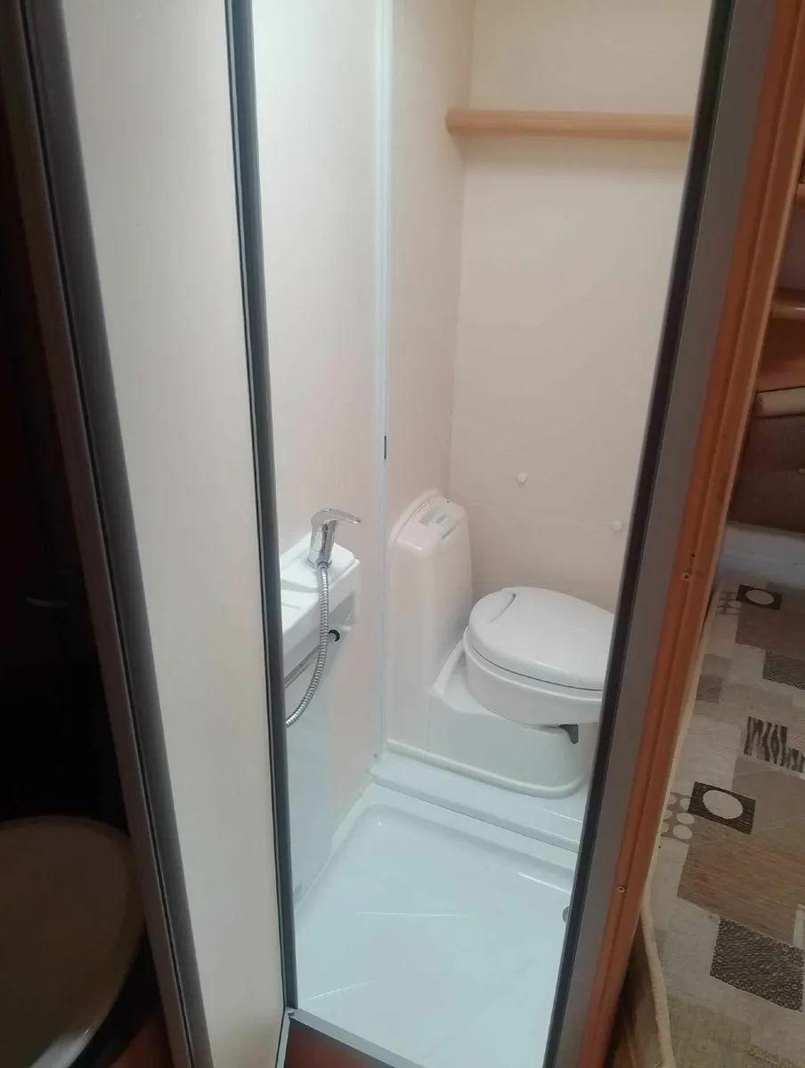 AVONDALE ARGENTE 2008 4Berth fixed bed - Image 3