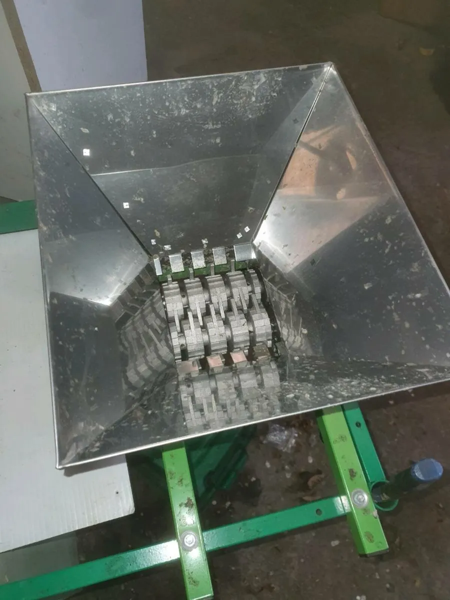 Apple cider pulper and press - Image 2