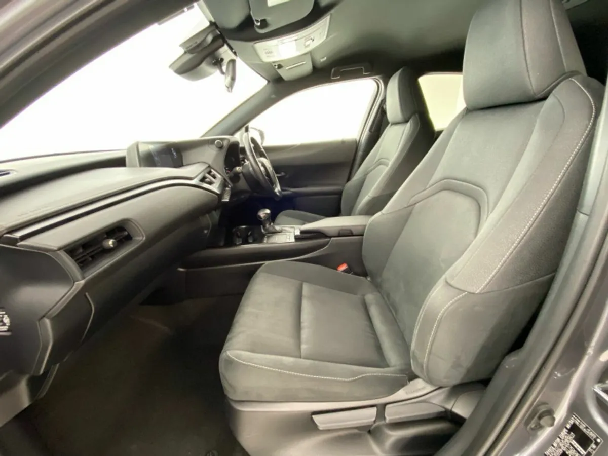 Lexus UX Dynamic - Image 2