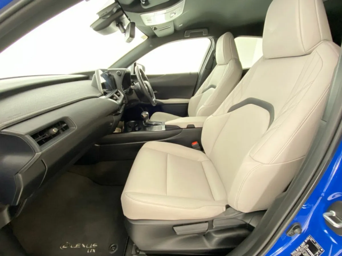 Lexus UX Dynamic - Image 2