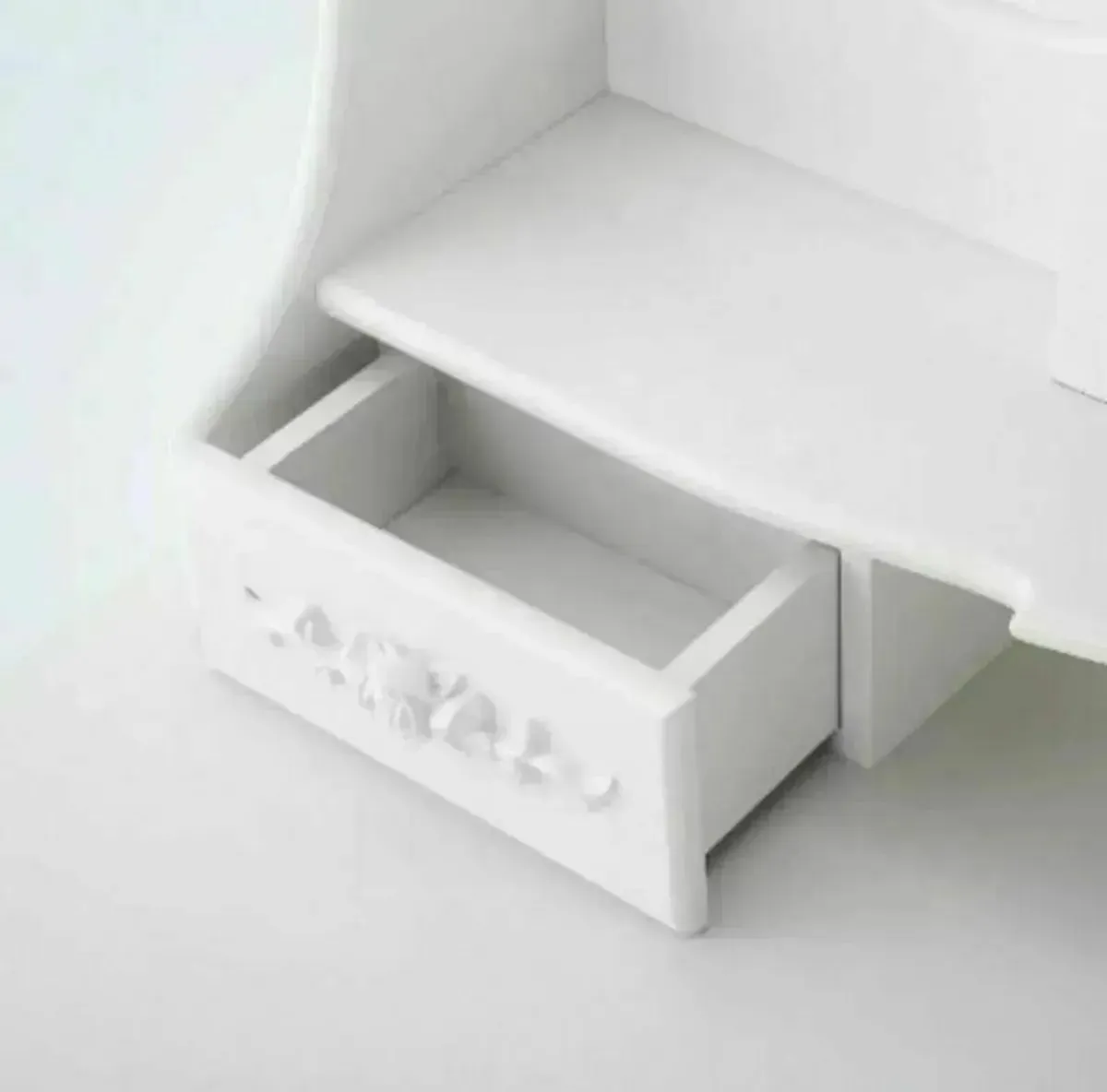 Princess Vanity Table 3 Mirrors 7 Drawer Design - Image 2