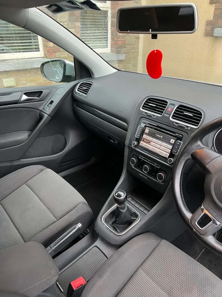 Volkswagen Golf 2011 - Image 4