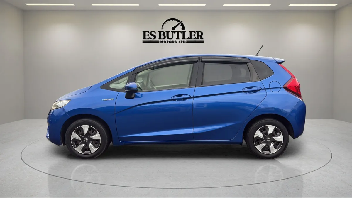 2016 Honda Fit 1.5L AUTO PETROL HYBRID L Package - Image 2