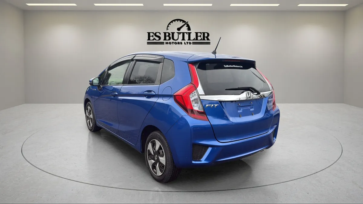 2016 Honda Fit 1.5L AUTO PETROL HYBRID L Package - Image 3