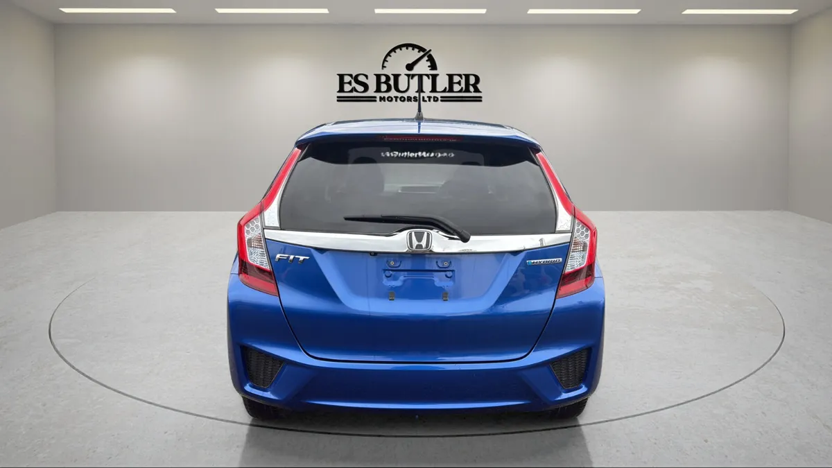 2016 Honda Fit 1.5L AUTO PETROL HYBRID L Package - Image 4