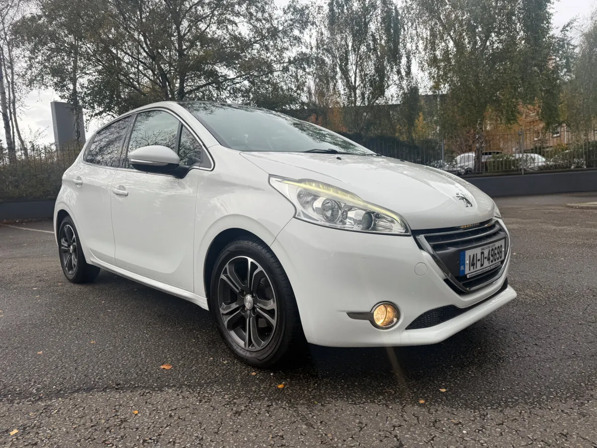 Peugeot 208 1.2 VTI Automatic Pan Roof - Image 1
