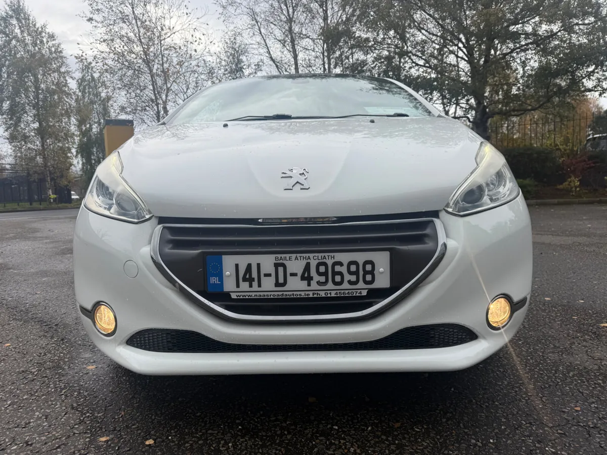 Peugeot 208 1.2 VTI Automatic Pan Roof - Image 2