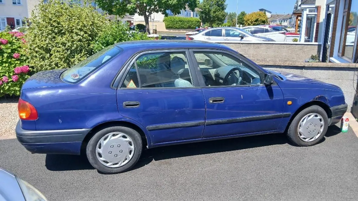 Toyota Corolla 1998 - Image 2