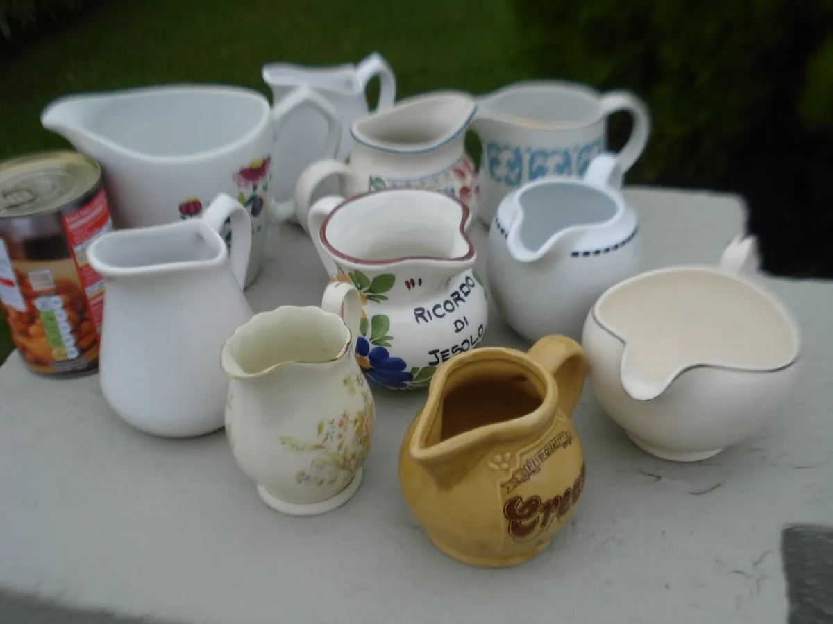 11 FINE CHINA CERAMIC IRONSTONE JUGS. - Image 2