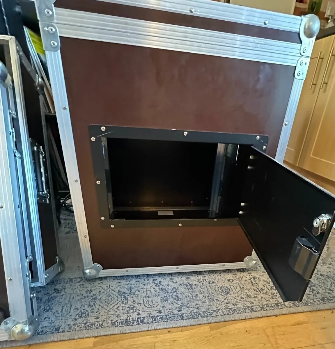 Music Rack 12 u with Service Hatch by Thon - Image 2