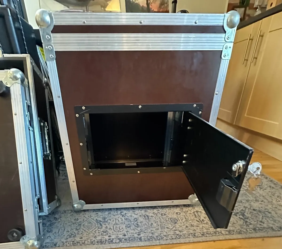 Music Rack 12 u with Service Hatch by Thon - Image 1