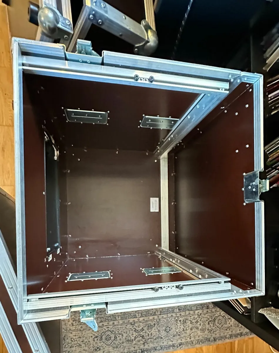 Music Rack 12 u with Service Hatch by Thon - Image 4