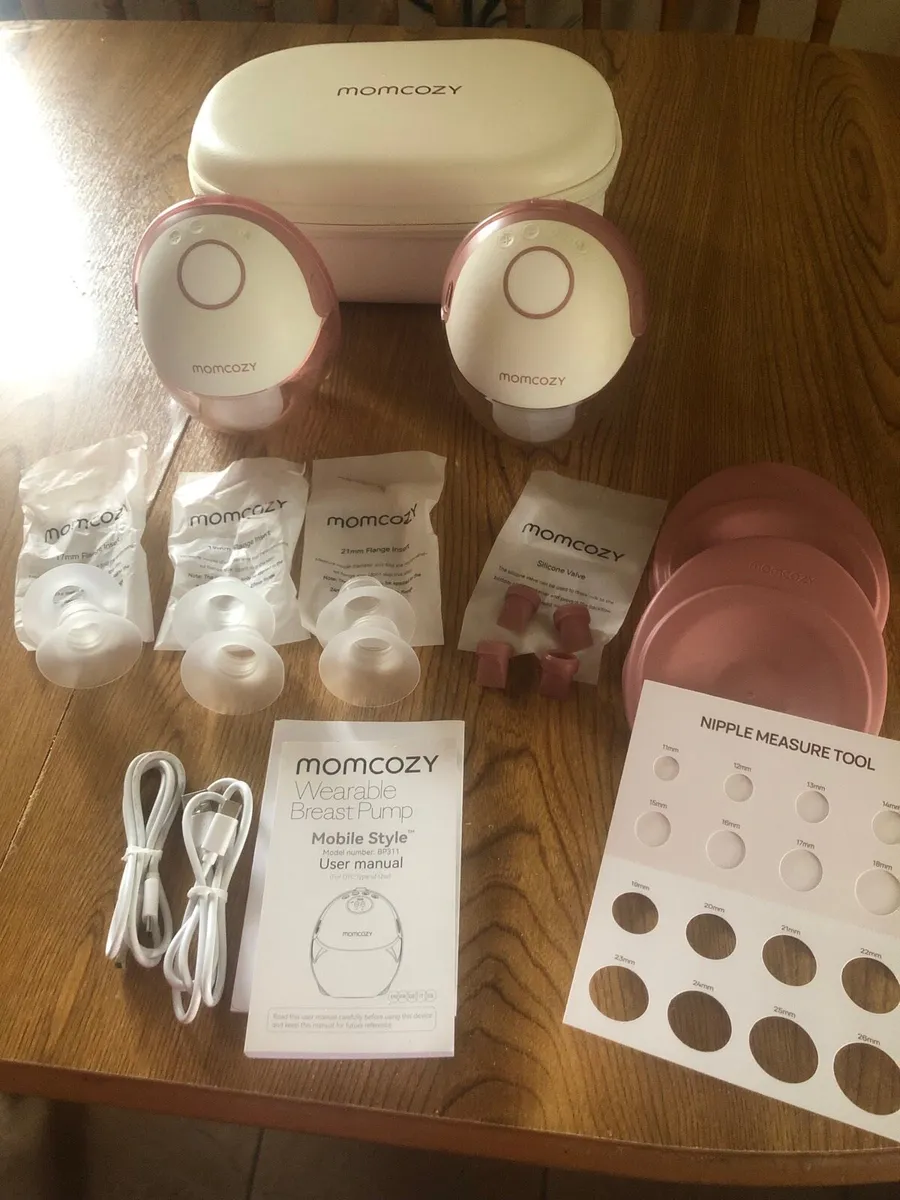 MOMCOZY M6 handsfree breast pump - Image 1