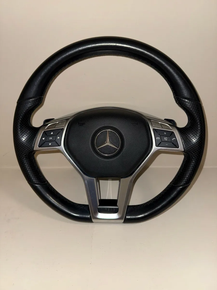 W212 E-CLASS MERC AMG STEERING WHEEL GENIUNE - Image 1