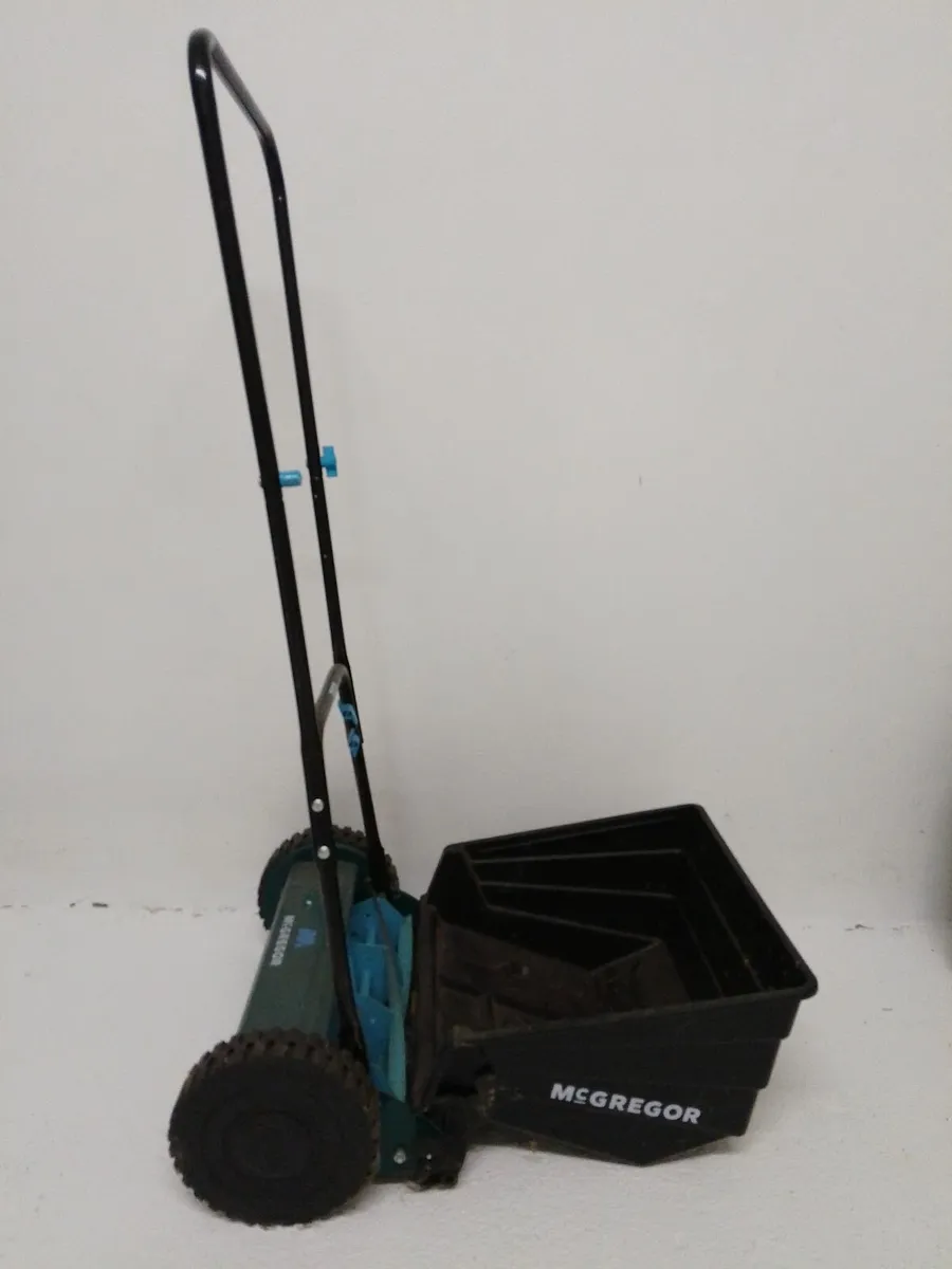 Hand Lawn mower - Image 1