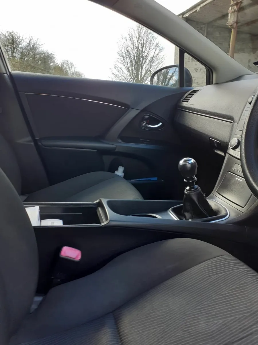 Toyota Avensis 2009 - Image 1