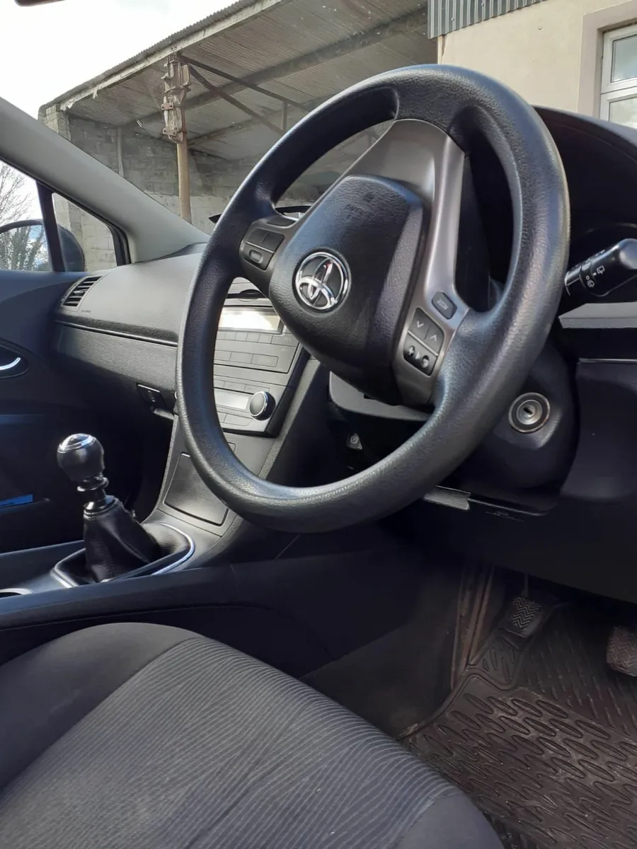 Toyota Avensis 2009 - Image 4